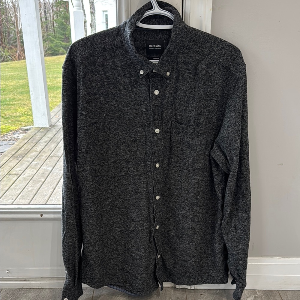 Men's Gray and Black Button-Up Shirt
